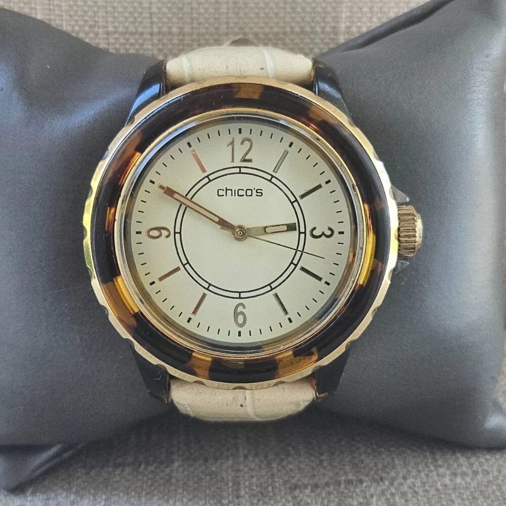 Chico's Ladies Wristwatch Beige Vegan Faux Leather Strap Analog Wrist Watch